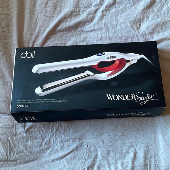 Straightener perfect for the holidays. - Picture 1 of 4